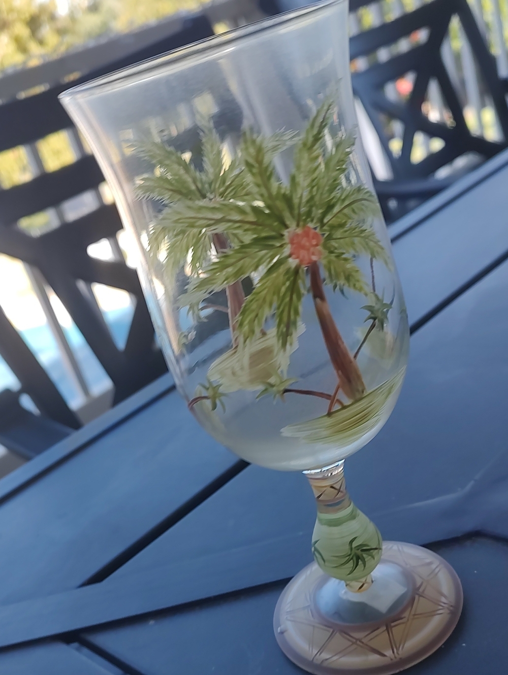 Hand-Painted Palm Tree Wine Glass - Green